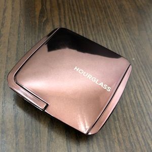 Hourglass Ambient Lighting Powder